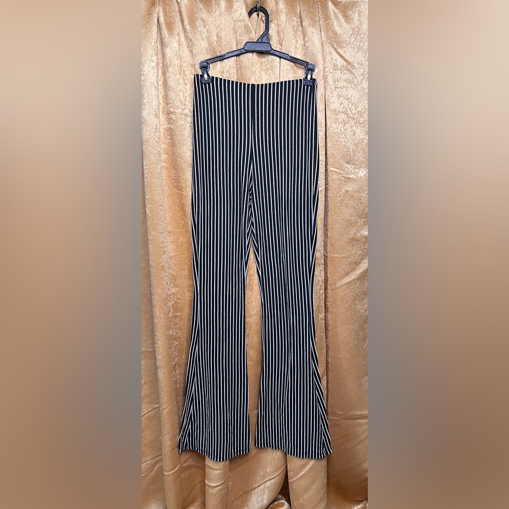 Forever 21 Black & White Pinstripe Flare Pants Size S